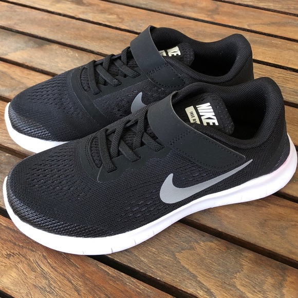 boys nike shoes size 1.5